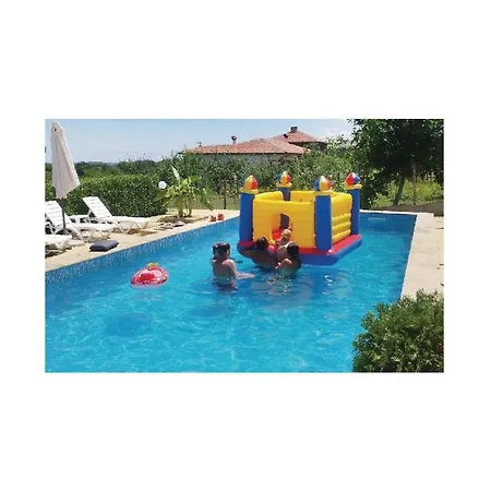 Three-bedroom Holiday In * Pismenovo