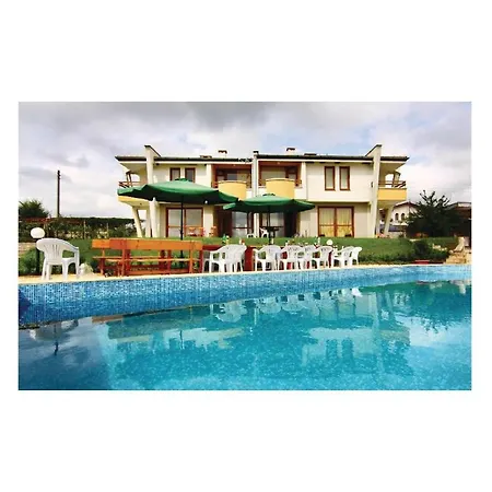 Three-bedroom Holiday In
